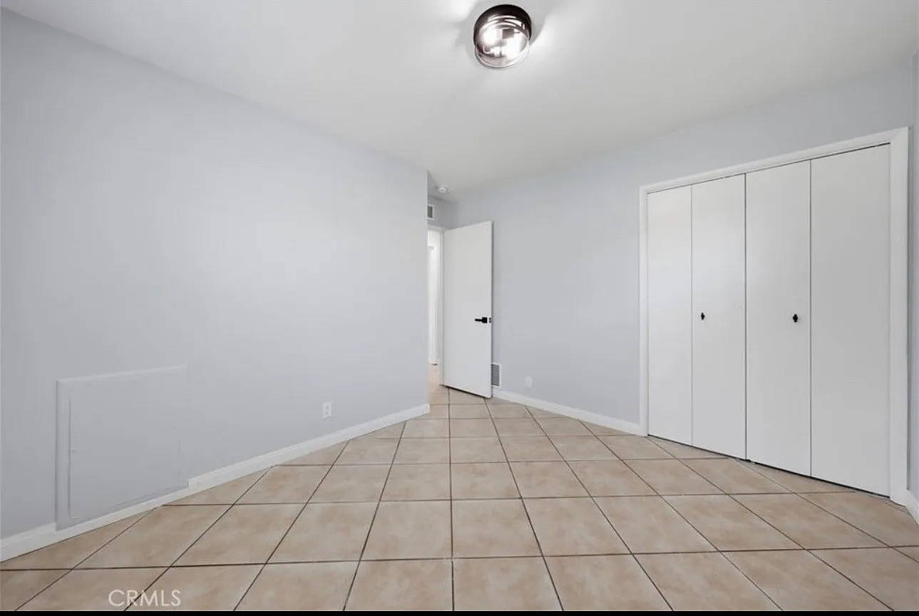 4 bed, 1300 sqft, $1,200 — Photo 2