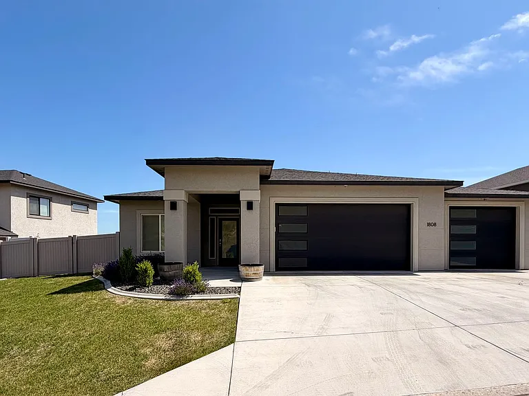 1808 Somers Ln — Photo 1