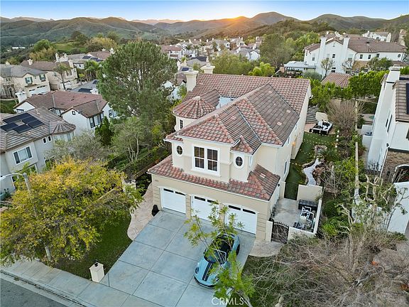 3rd image of 907 Deerhill Rd