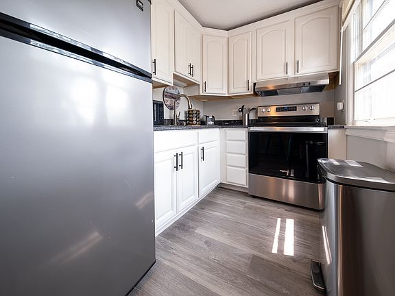 4th image of 1748 Sheridan Ave W #B