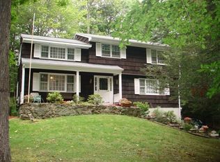 2 Twixt Hills Rd, Ridgefield, CT 06877