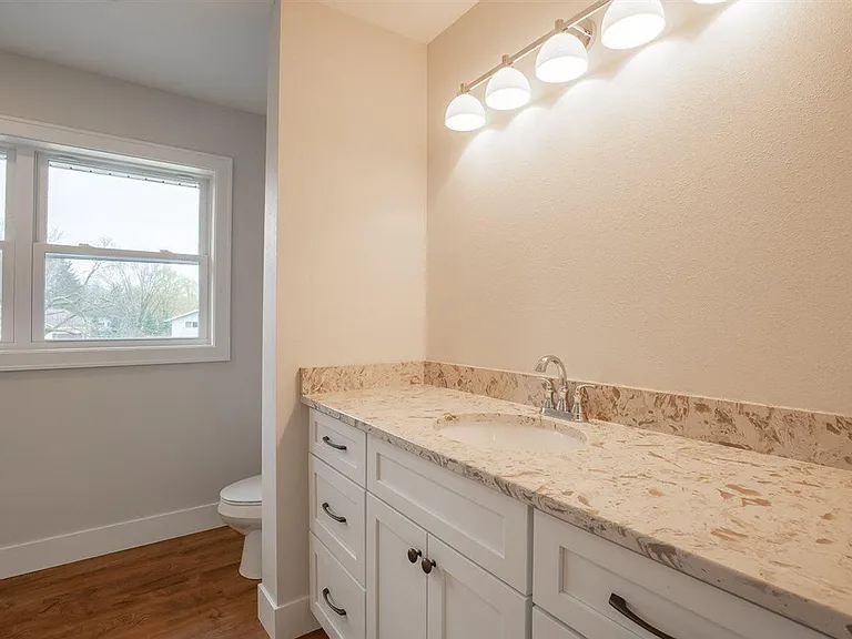 364 E Mac Arthur St — Photo 14