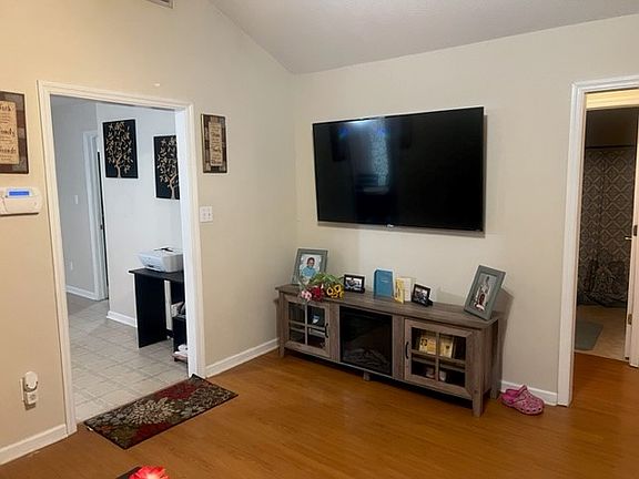 4th image of 1644 Fresno St