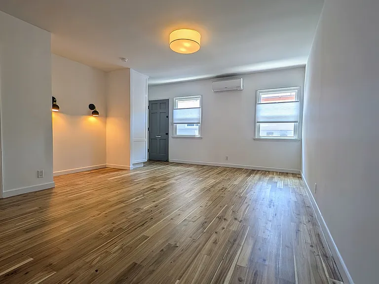 1731 Franklin St #2 — Photo 1
