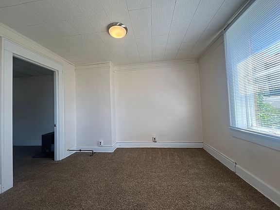 4th image of 401 Beverly Ave #A