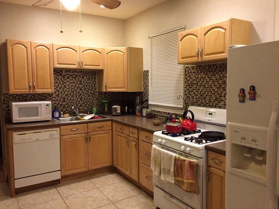 1st image of 2337 N Sacramento Ave APT 2