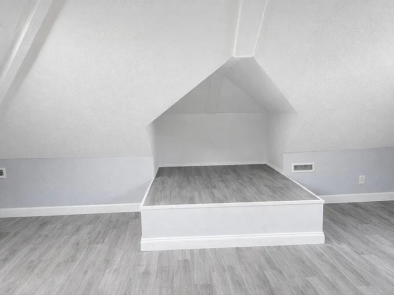 2707 N College Ave — Photo 8