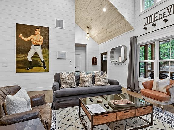 5th image of 285 Pine Terrace Cir