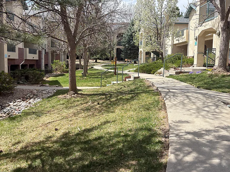 550 Mohawk Dr — Photo 2
