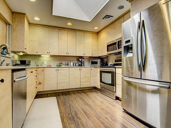 4th image of 8344 Stevenson Ave