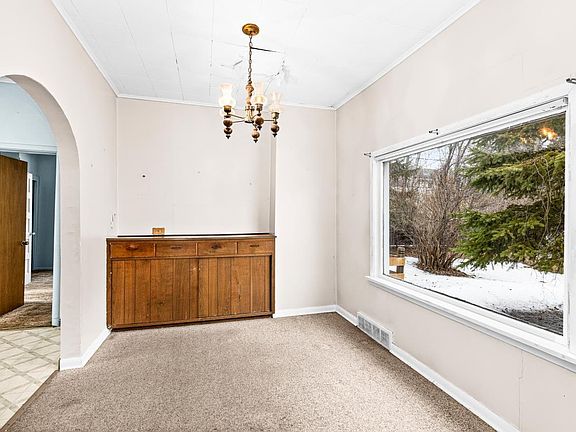 4th image of 155 W Myrtle St