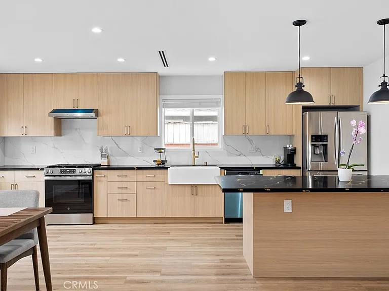 10345 Blucher Ave — Photo 6