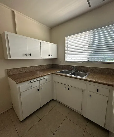 13101 Oxnard St #11 — Photo 4