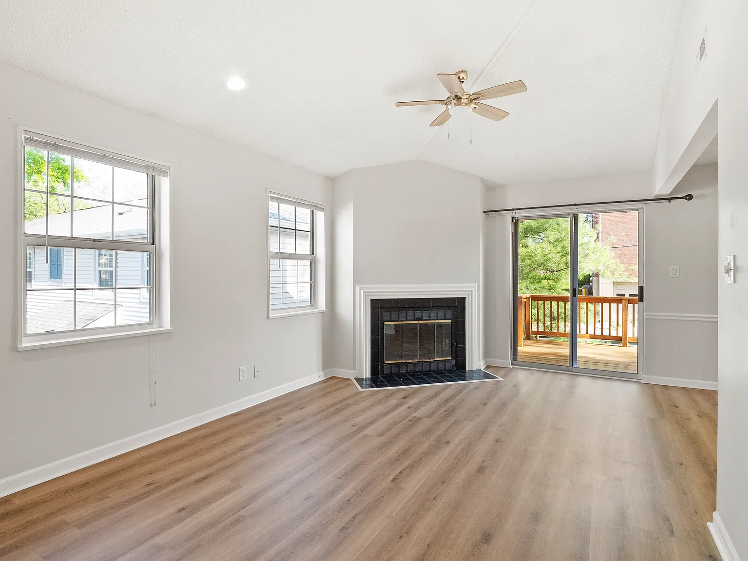 9021 N Swan Cir — Photo 4