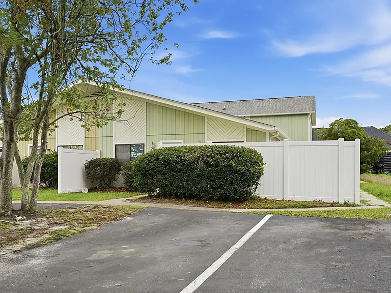 1451 Turkey Ridge Dr #D — Photo 38