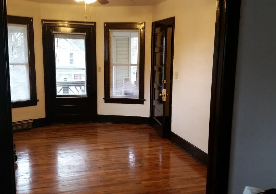 511 Smith St #4