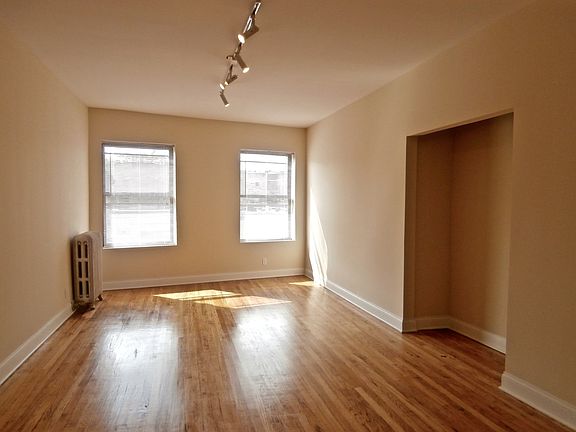 2nd image of 6701-03 N Clark St