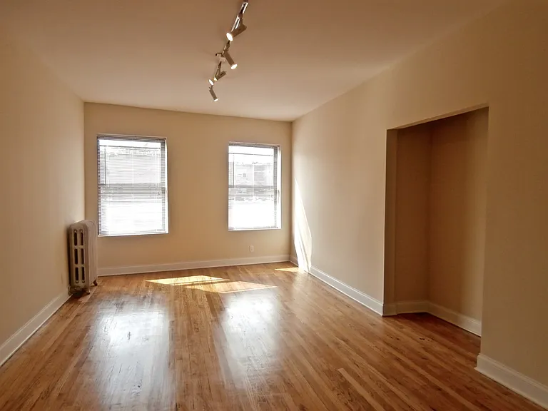6701-03 N Clark St — Photo 2