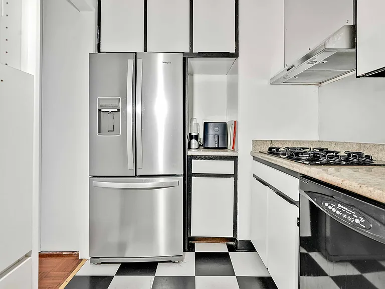 117 E 57th St #38F — Photo 10