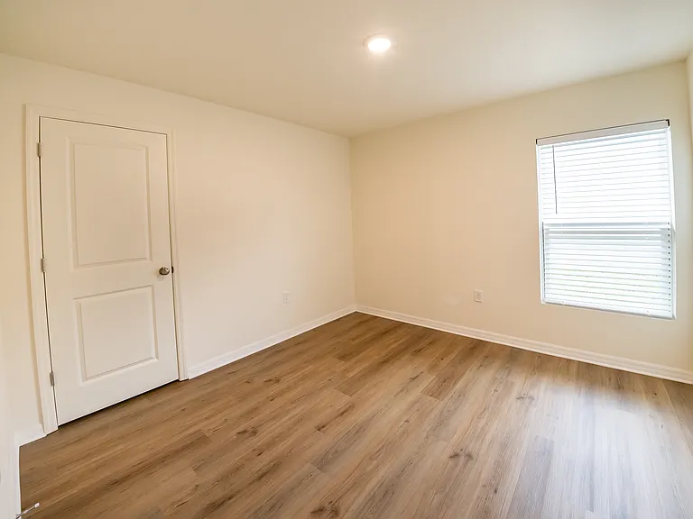 1828 Grand Ridge St S — Photo 20