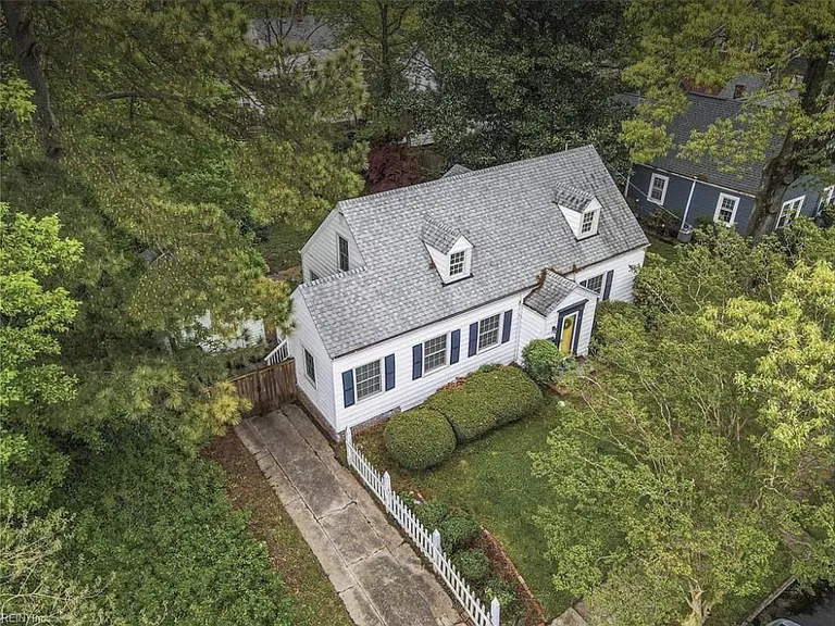 1412 Woodrow Ave — Photo 3
