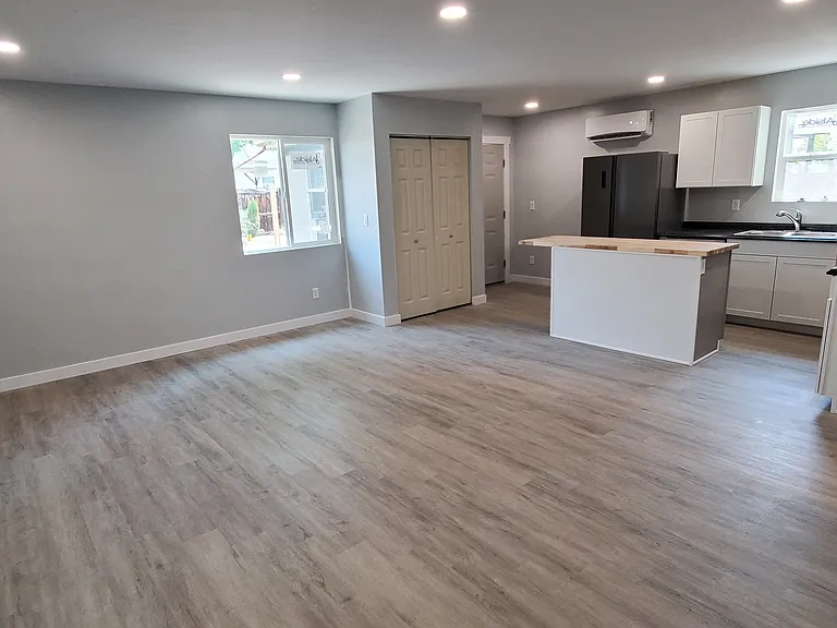 536 Teller Ave #B — Photo 2