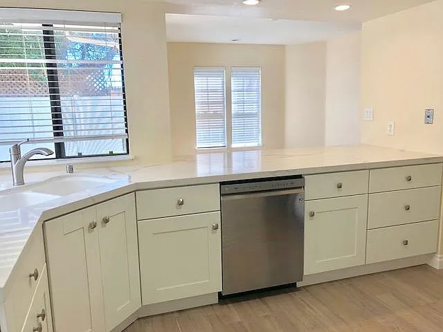4 bed, 1872 sqft, $4,650 — Photo 3