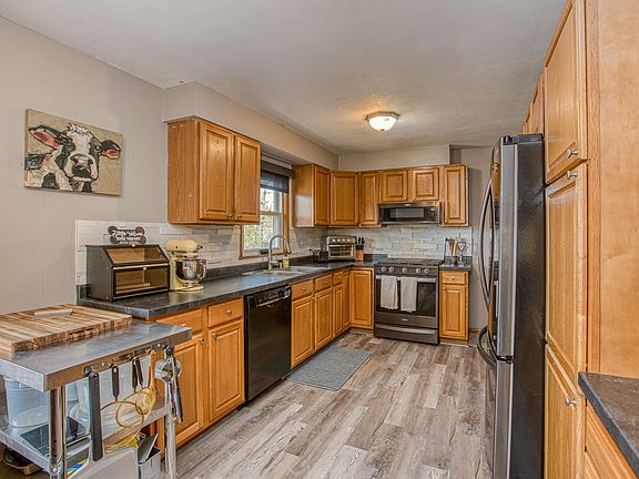 5th image of 720 N Court St