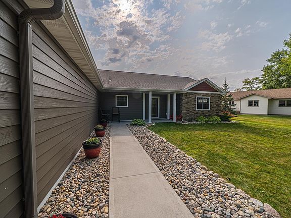 3rd image of 2033 Long Lake Rd