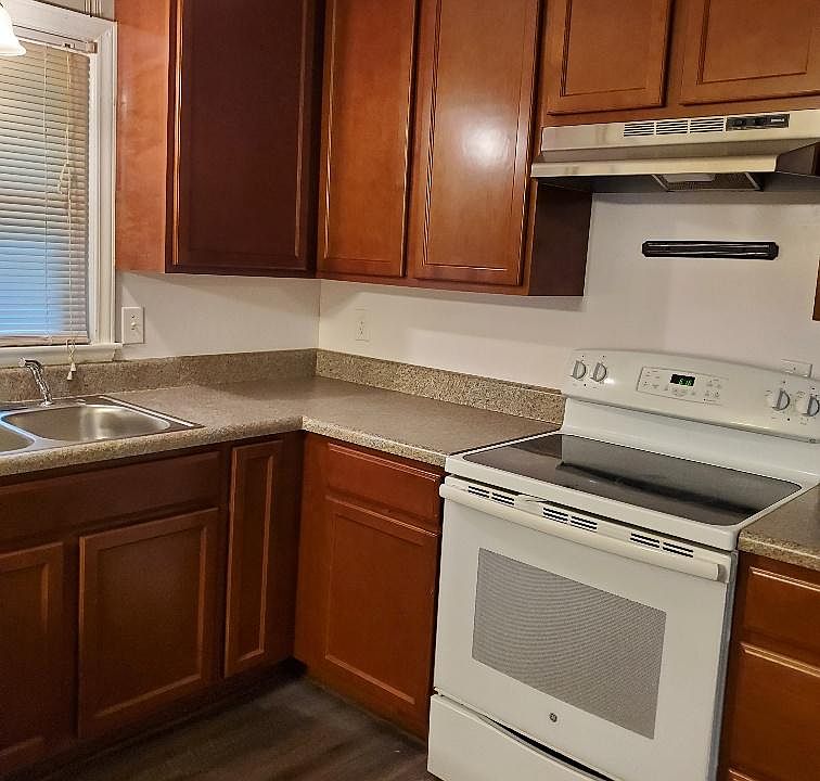 Kitchen (cabinets & countertops installed less than 1 year ago)