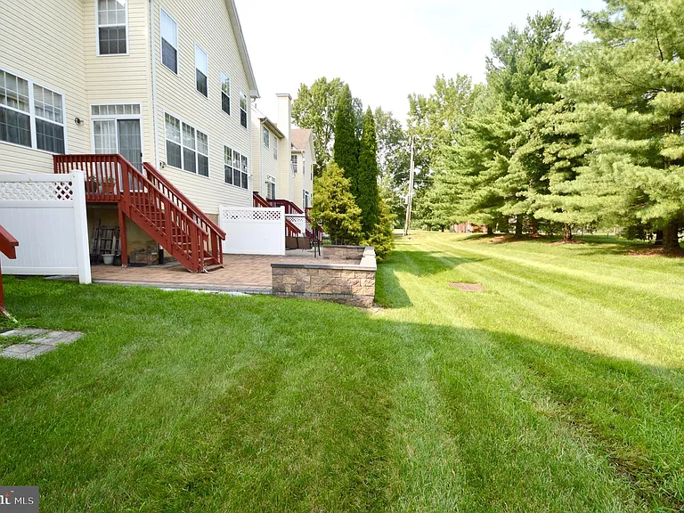 11 Wordsworth Ct — Photo 6