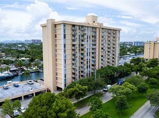 Vecino Del Mar, North Miami, FL 33181