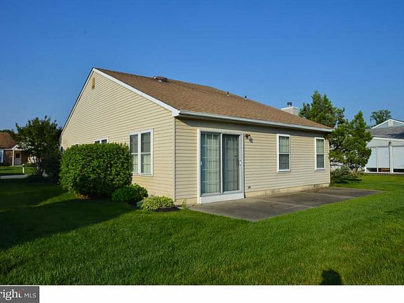 5th image of 155 Lakebridge Dr