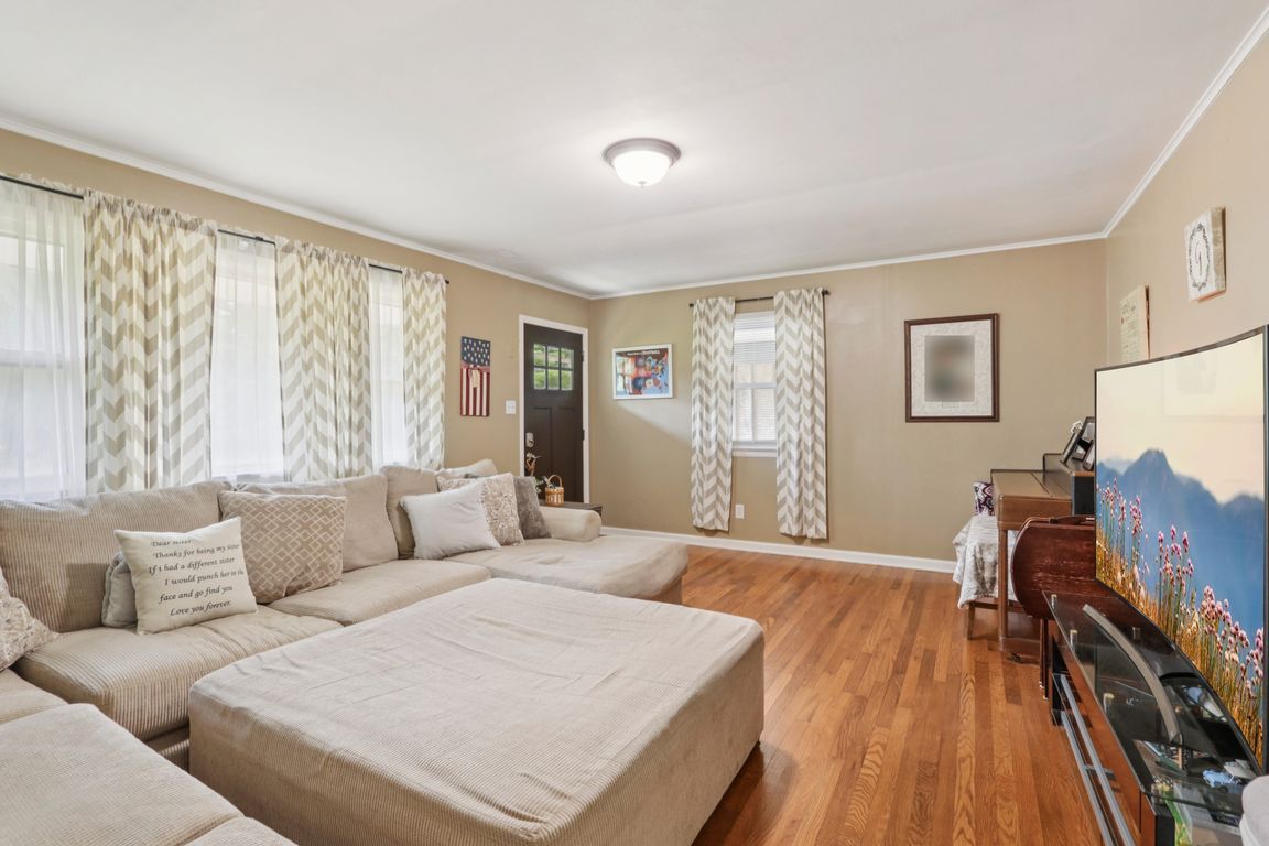 Chestnut Ave-S2706-007.jpg