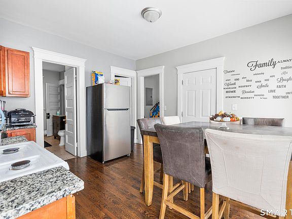 3rd image of 135-137 Pendleton Street