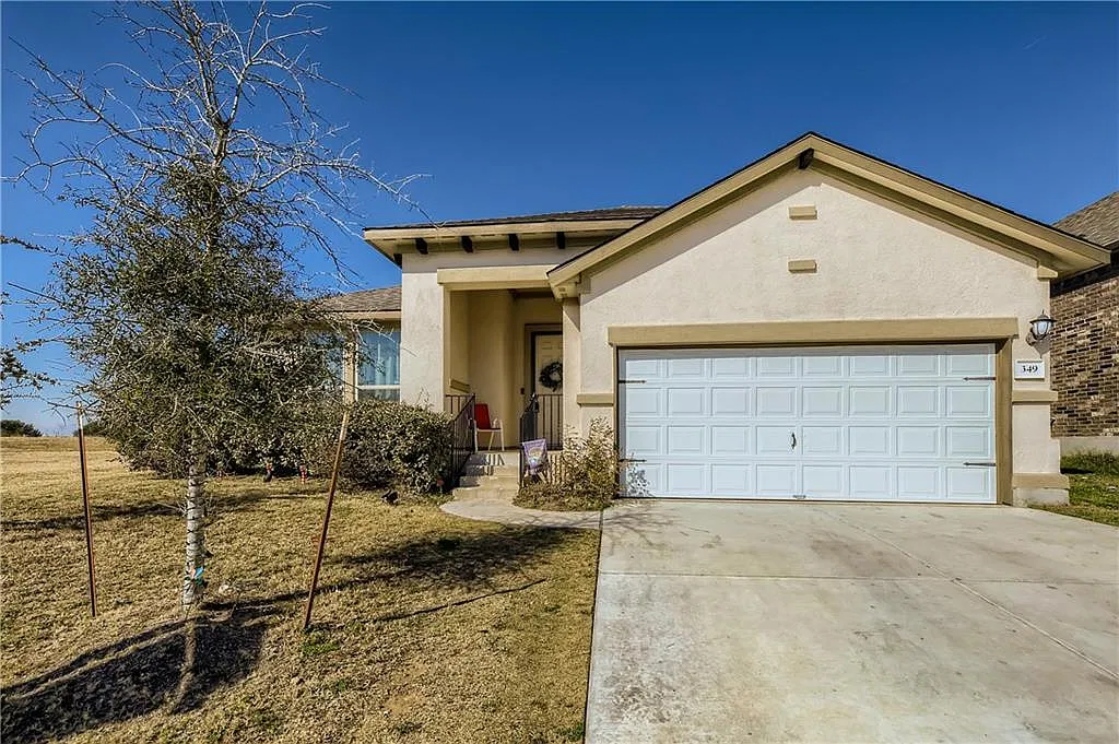 3 bed, 2.0 bath, 1700 sqft, $2,195 — Photo 1