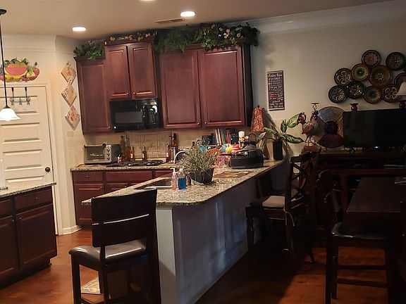 3rd image of 400 Akers Dr Unit 29