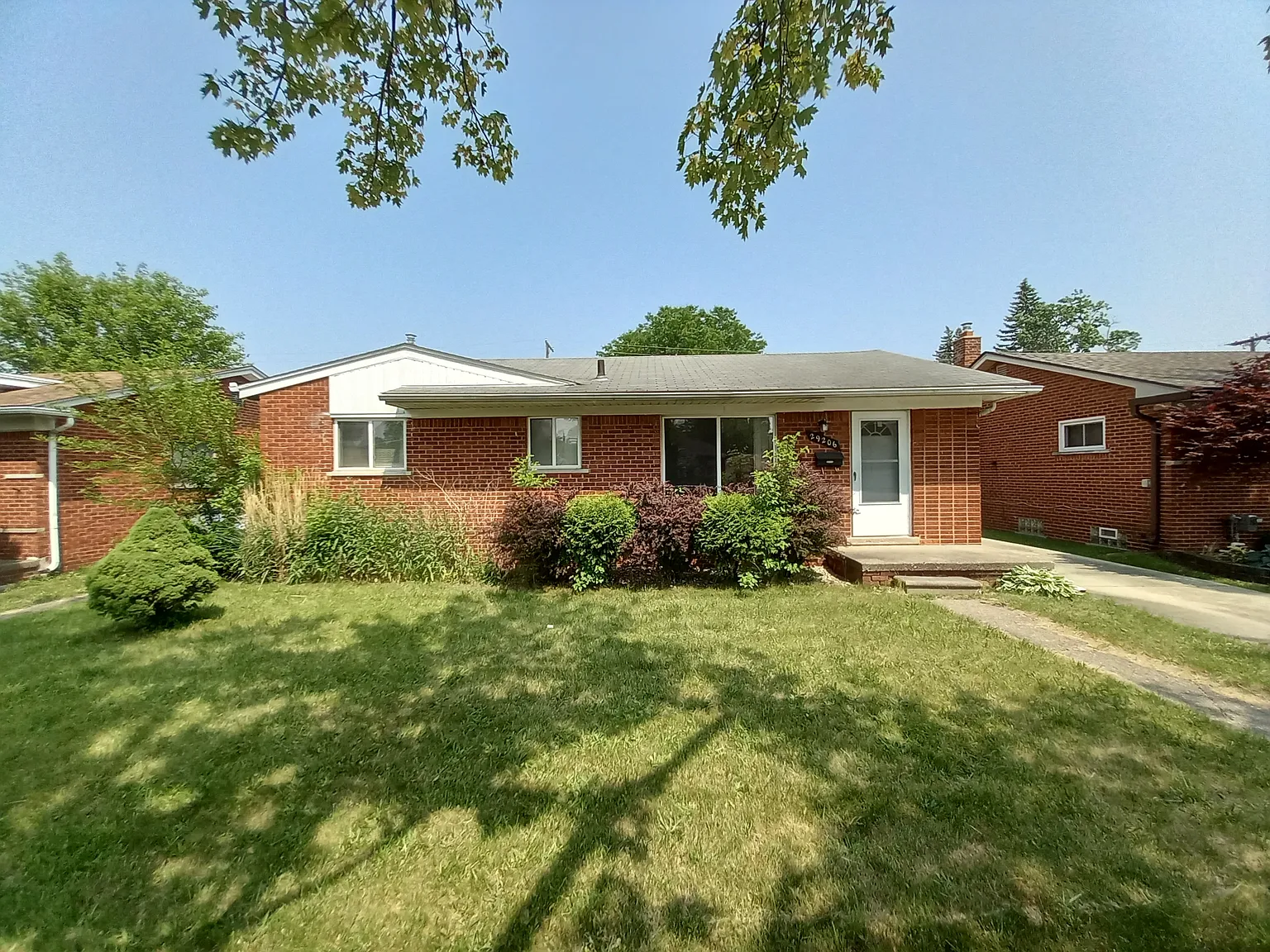 3 bed, 2039 sqft, $2,000 — Photo 2