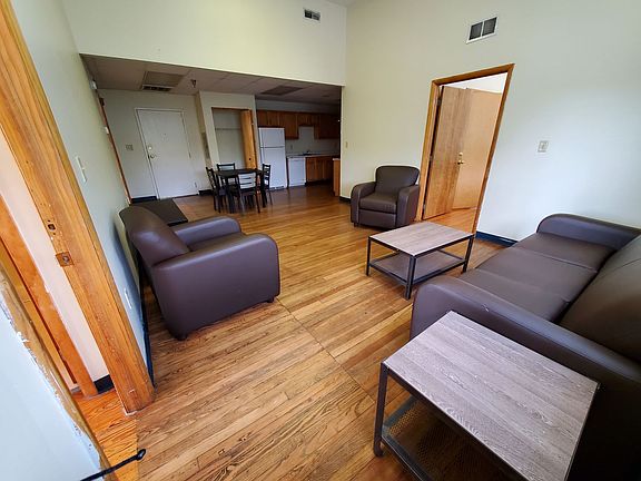4th image of 616 W College Ave #10