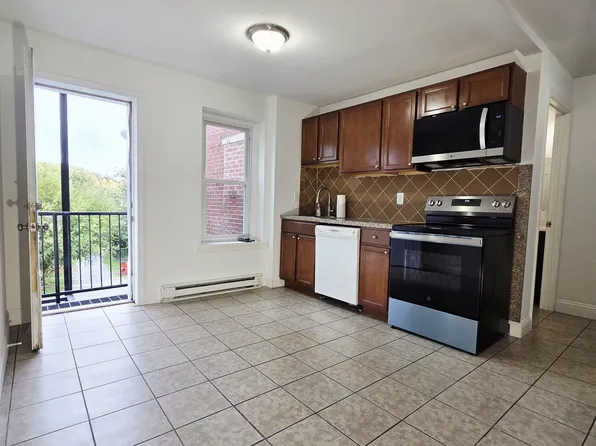 142 E Evergreen St, West Grove, PA 19390