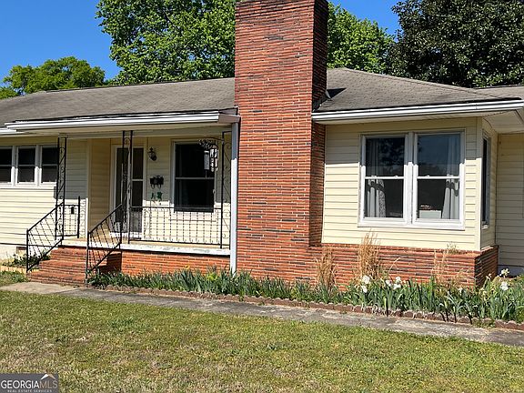 3rd image of 7 Hillcrest Ave NE