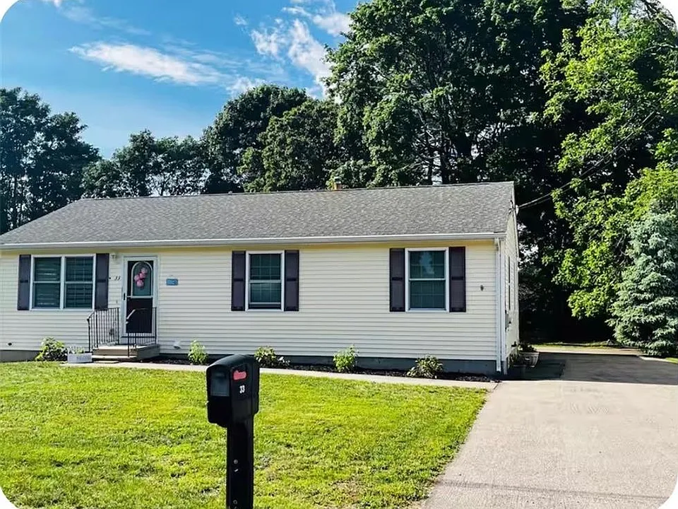 33 Cobblestone Ln