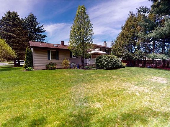 5th image of 443 W Park Dr