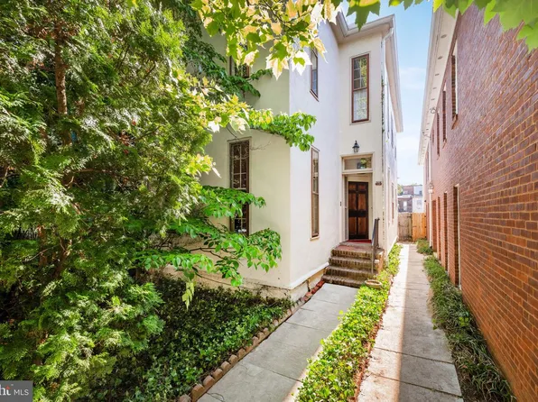 215 N Columbus St, Alexandria, VA 22314