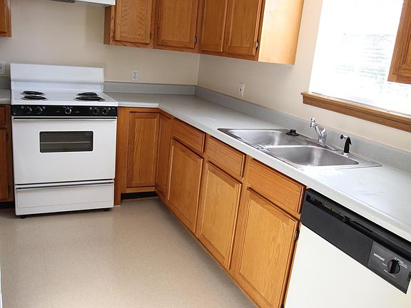 2nd image of 211 Harbors Lake Dr
