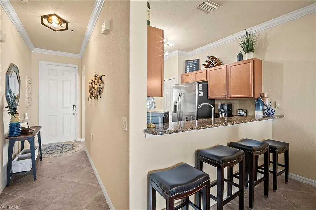 2 bed, 2.0 bath, 1122 sqft, $7,500 — Photo 2