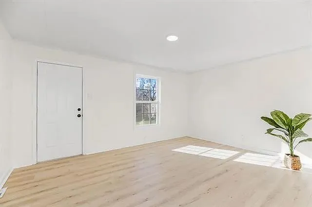 337 N 35th St — Photo 15