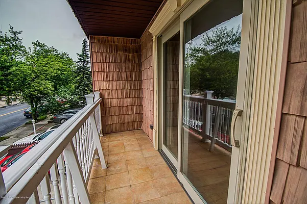 Sold by REMAX Elite | media 15