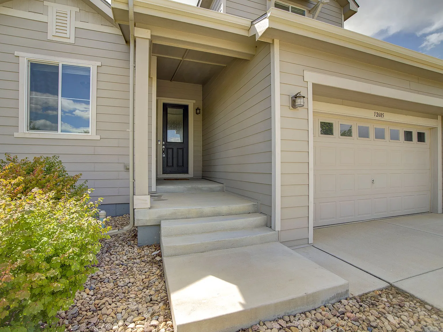 3 bed, 2.0 bath, 2345 sqft, $2,995 — Photo 3