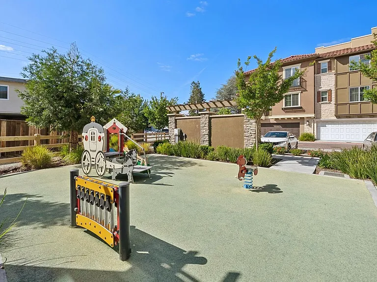 665 Alamo Ct — Photo 21